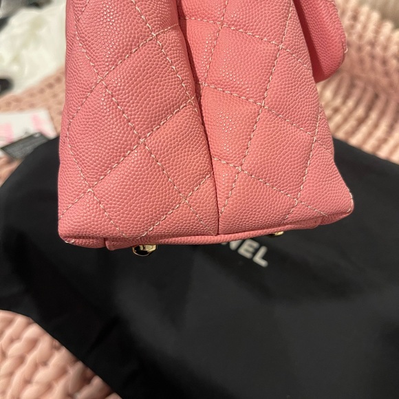 ❌ SOLD ❌✨Gorgoeus Chanel 20A CoCo Handle✨ - Picture 12 of 14